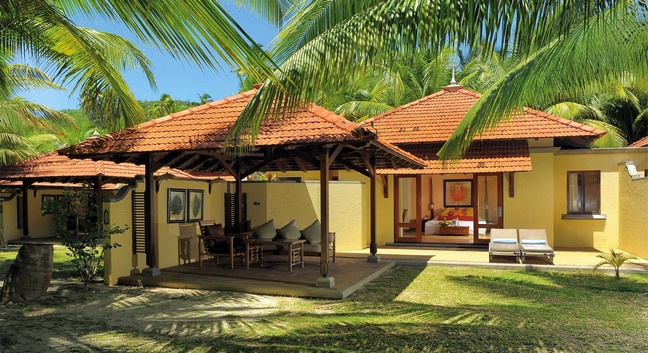 BEACHCOMBER SAINTE ANNE RESORT - Sainte Anne island