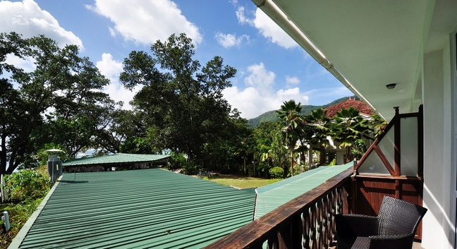 AUGERINE HOTEL BEAU VALLON - Mahé