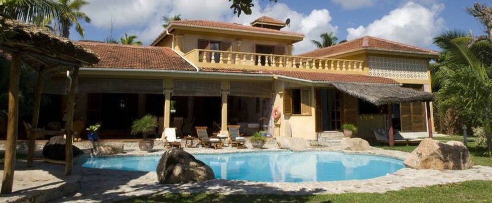 CASTELLO BEACH HOTEL - Praslin