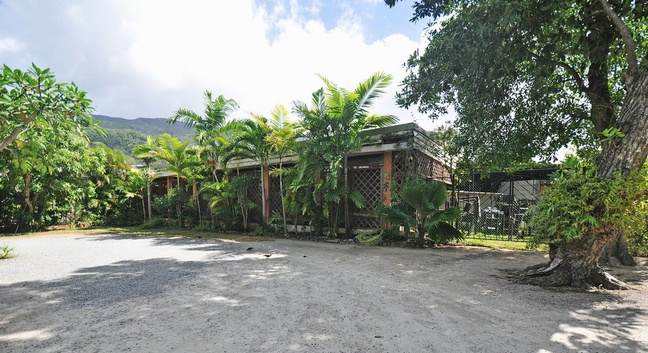 AUGERINE HOTEL BEAU VALLON - Mahé