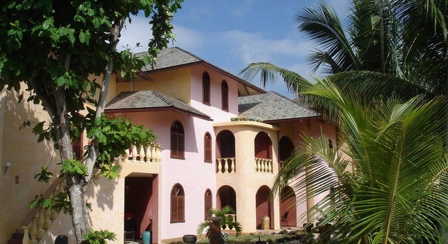 CASTELLO BEACH HOTEL - Praslin