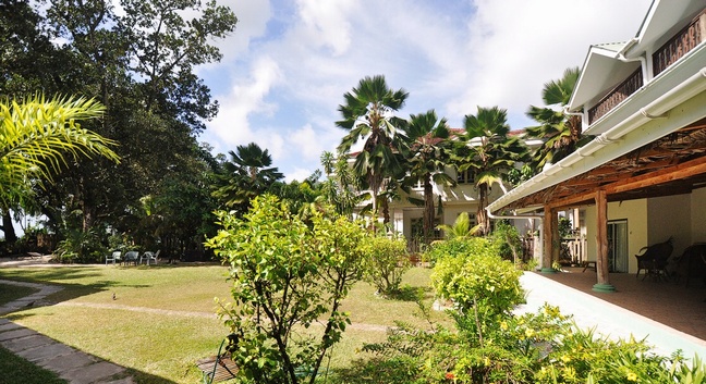 AUGERINE HOTEL BEAU VALLON - Mahé